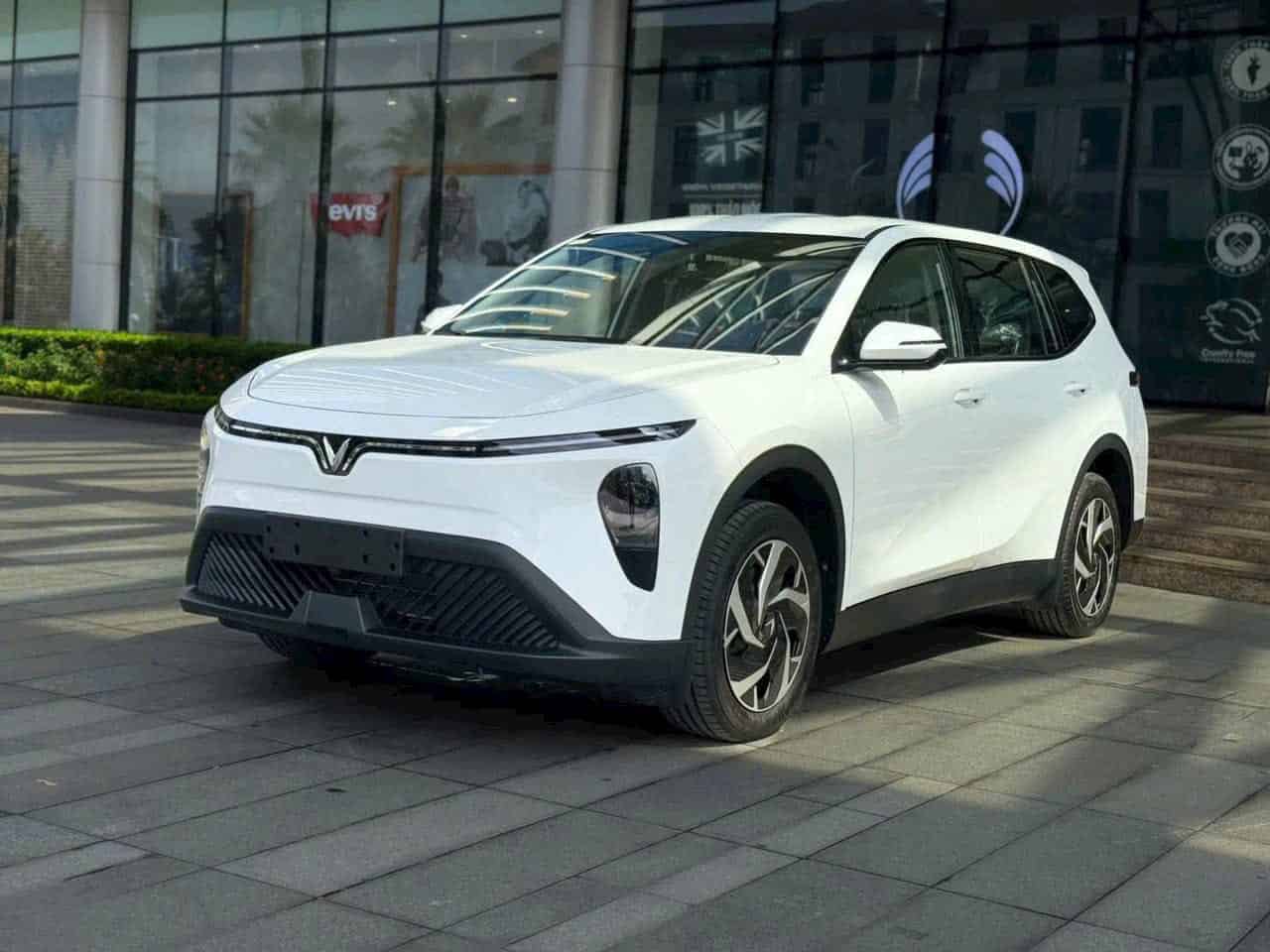 VF Limo Màu Trắng